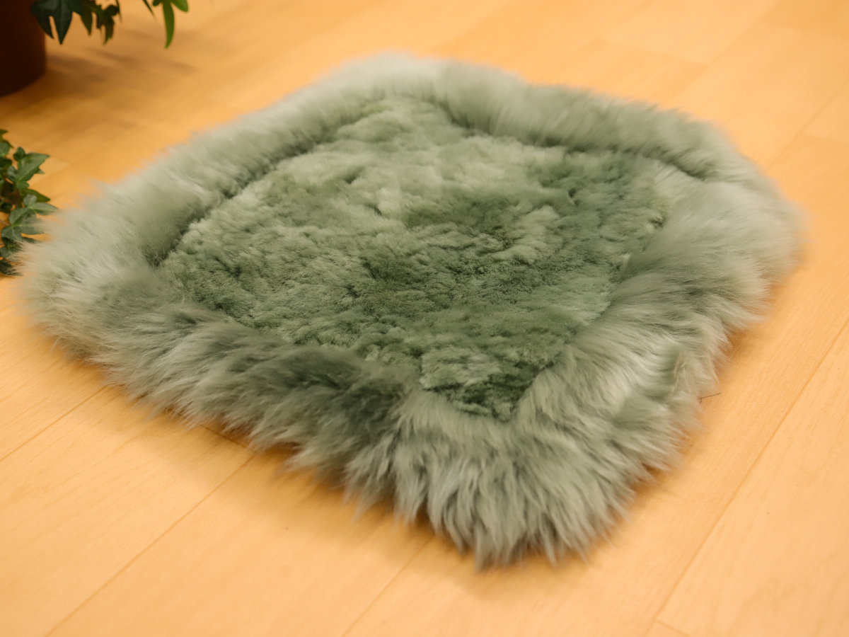 1-m-cu-l-2-天然ムートン　長毛巻きクッション（グリーン）［No.2］IMG_7959.jpg