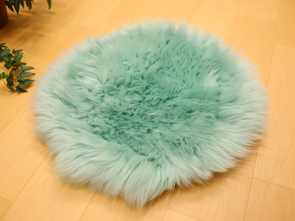 1-m-cu-e-15-天然ムートン　円形長毛大判クッション（ブルーグリーン）［No.15］IMG_7963.jpg