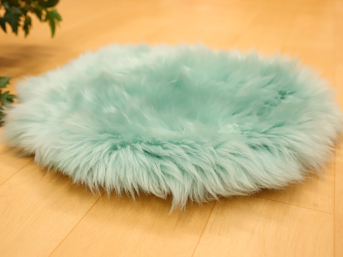 4-m-cu-e-15-天然ムートン　円形長毛大判クッション（ブルーグリーン）［No.15］_IMG_7966.jpg
