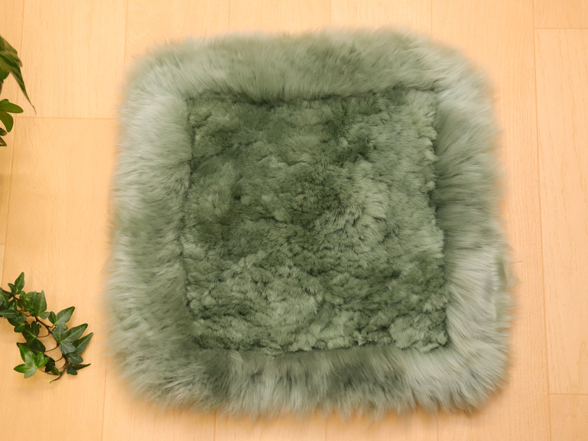 2-m-cu-l-2-天然ムートン　長毛巻きクッション（グリーン）［No.2］IMG_7958.jpg